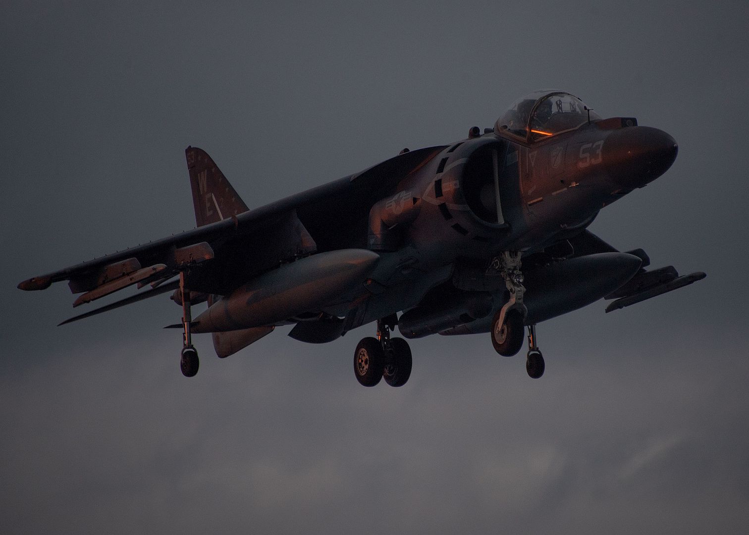 Class Amphibious Assault Ship USS Essex Class Amphibious Assault Ship USS Essex