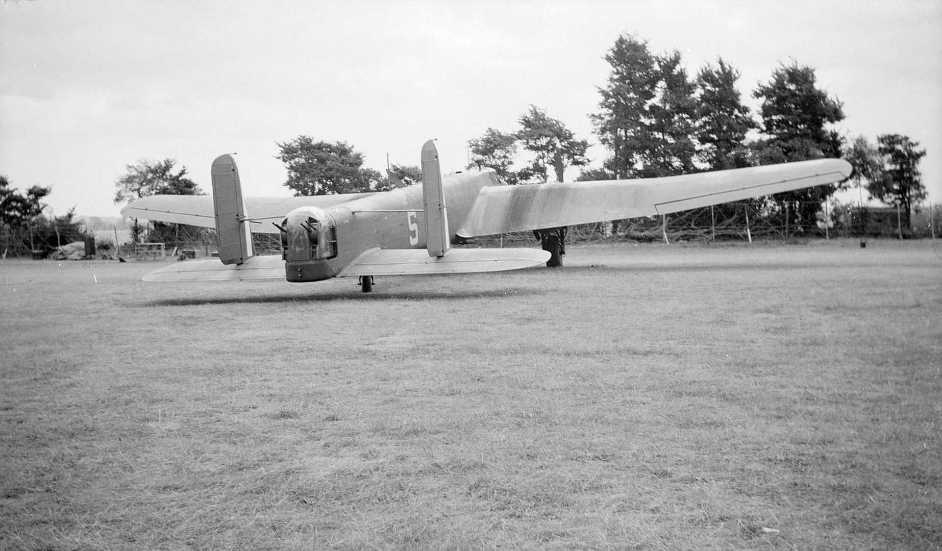 Armstrong Whitworth WhitleyMk V 11