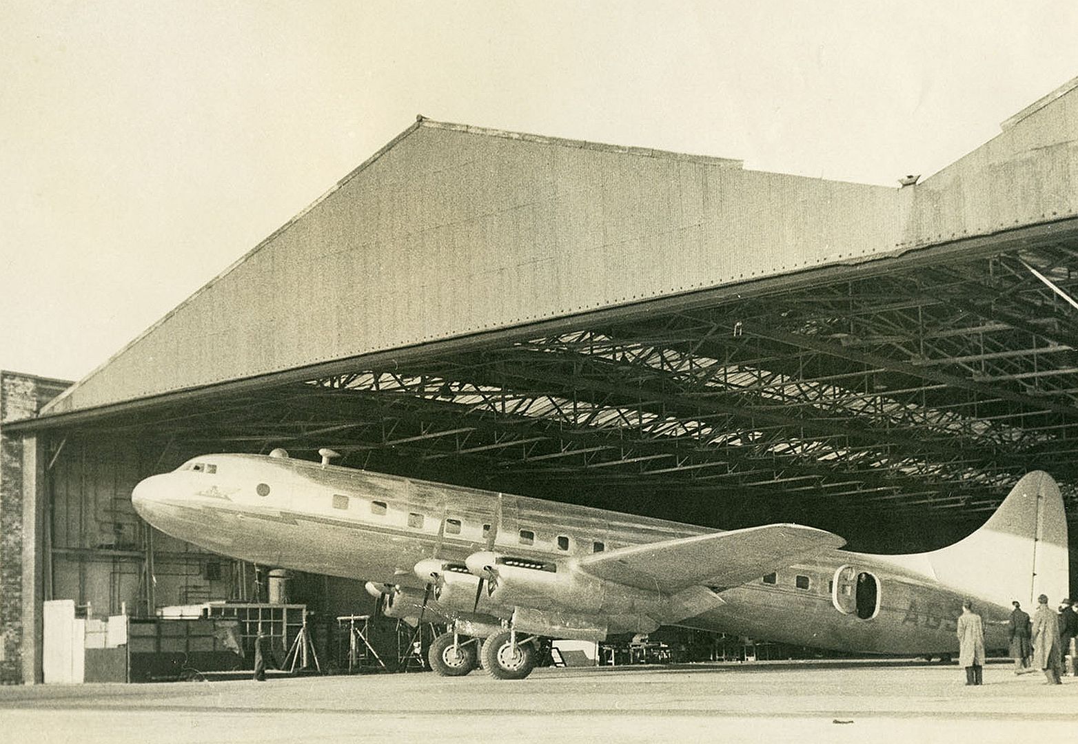 Avro 689 Tudor II Hangar Woodford 1947