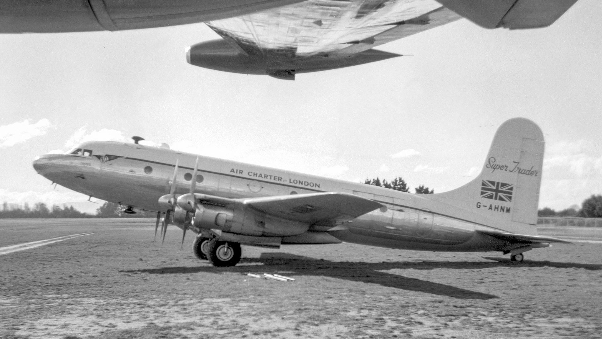 AHNM Cirrus Of Air Charter London At Wigram AHNM Cirrus Of Air Charter London At Wigram