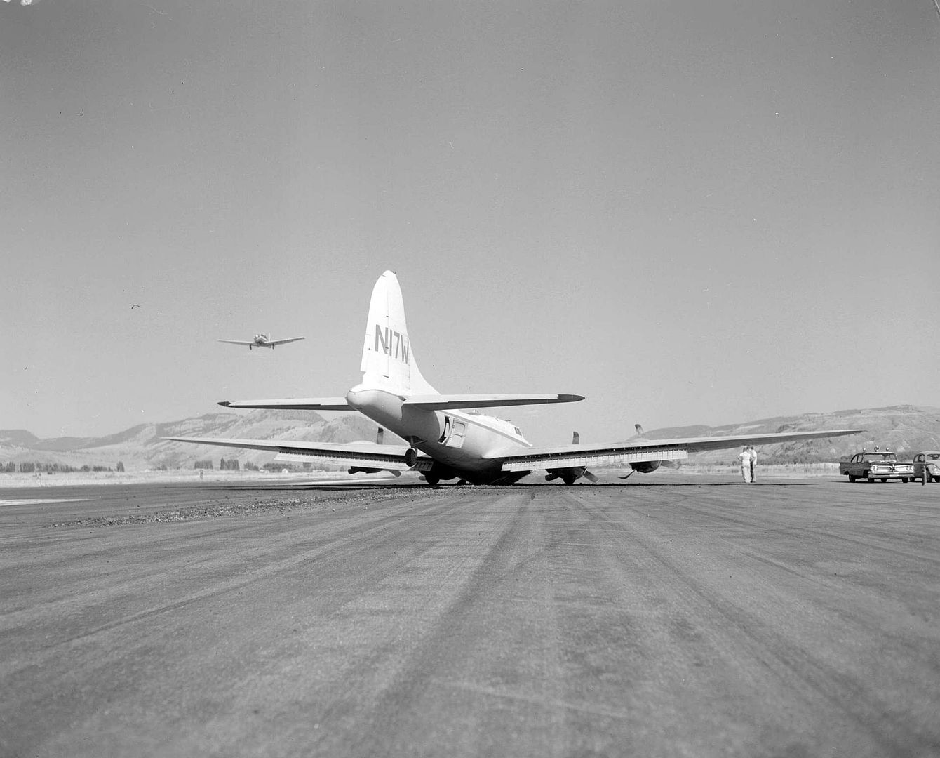 B 17F 70 BO N17W Cranbrook Airport 1960