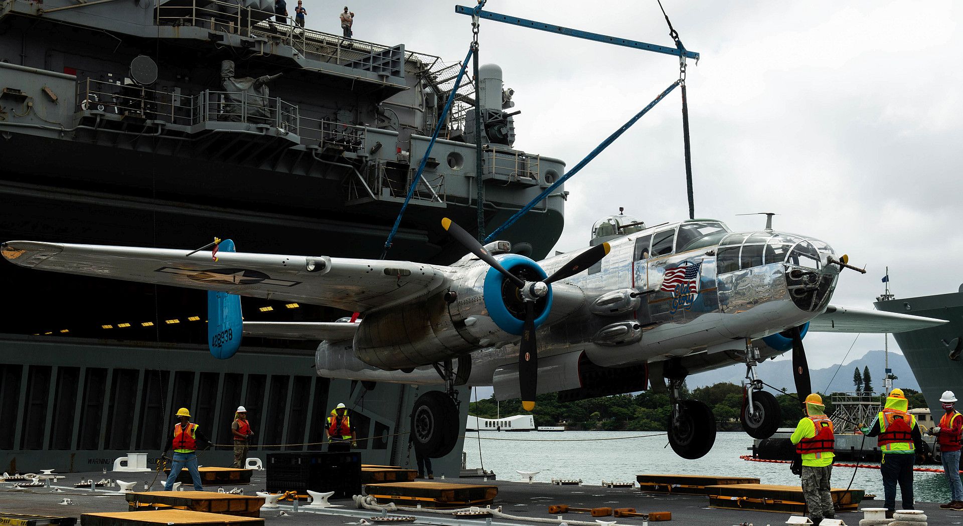 B 25 Mitchell A Historic Vintage Military Aircraft A Group Known As The Warbirds Arrive In Pearl Harbor Aboard USS Essex