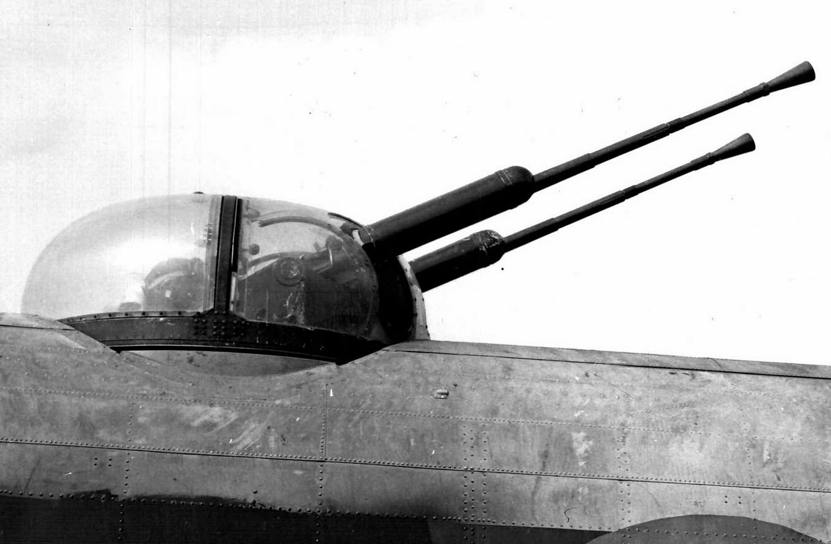 Upper Turret With Twin 20 Mm Hispano Upper Turret With Twin 20 Mm Hispano