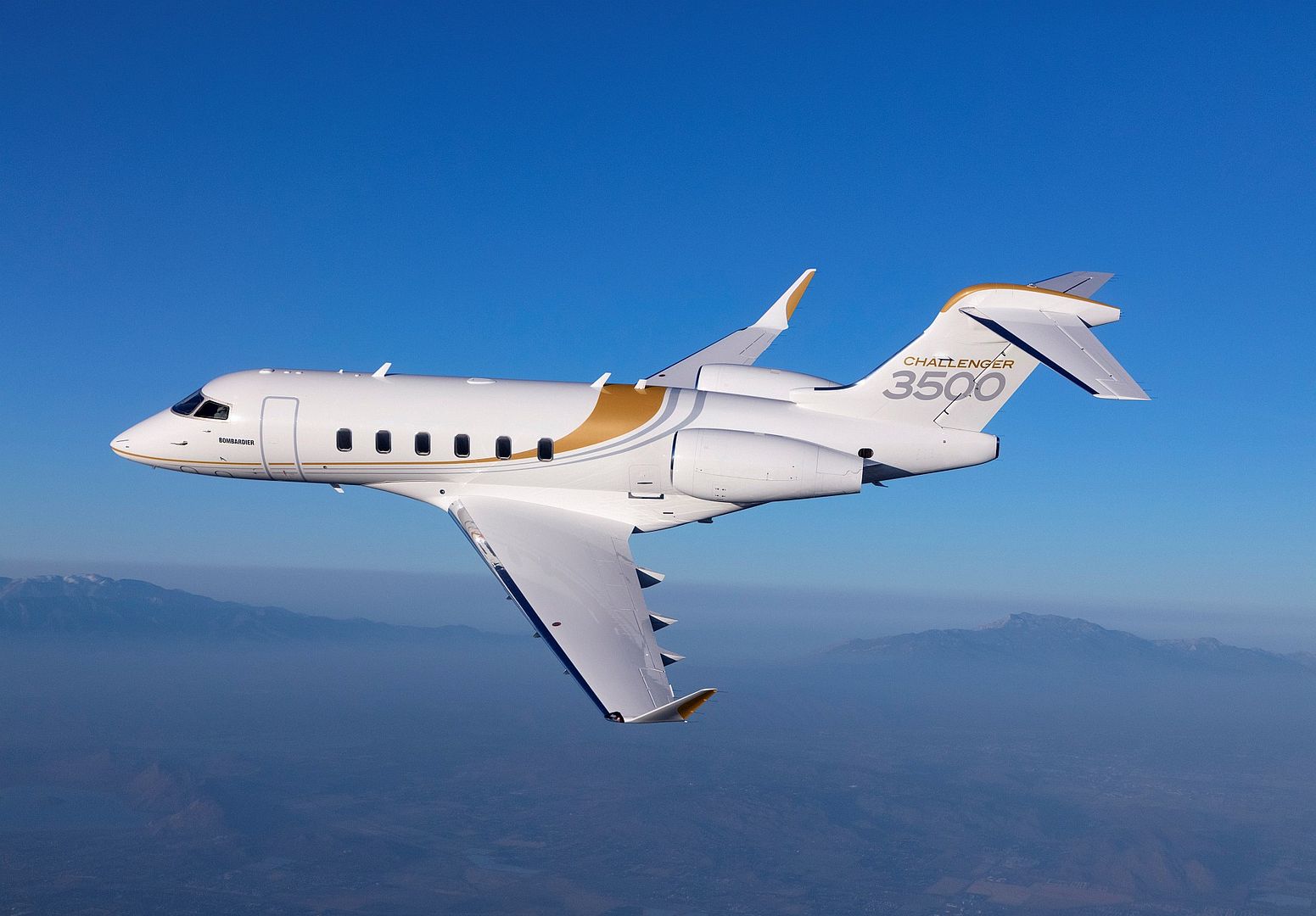 Challenger 3500 Exterior Blue Sky Challenger 3500 Exterior Blue Sky