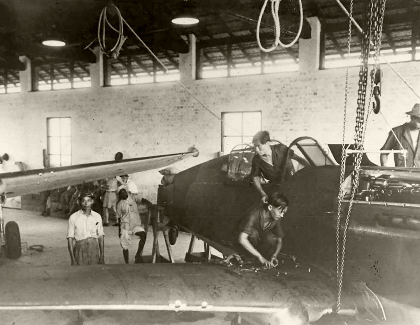 Chinese Mechanics Assemble Curtiss Hawk 81A2 In Rangoon Burma 1941