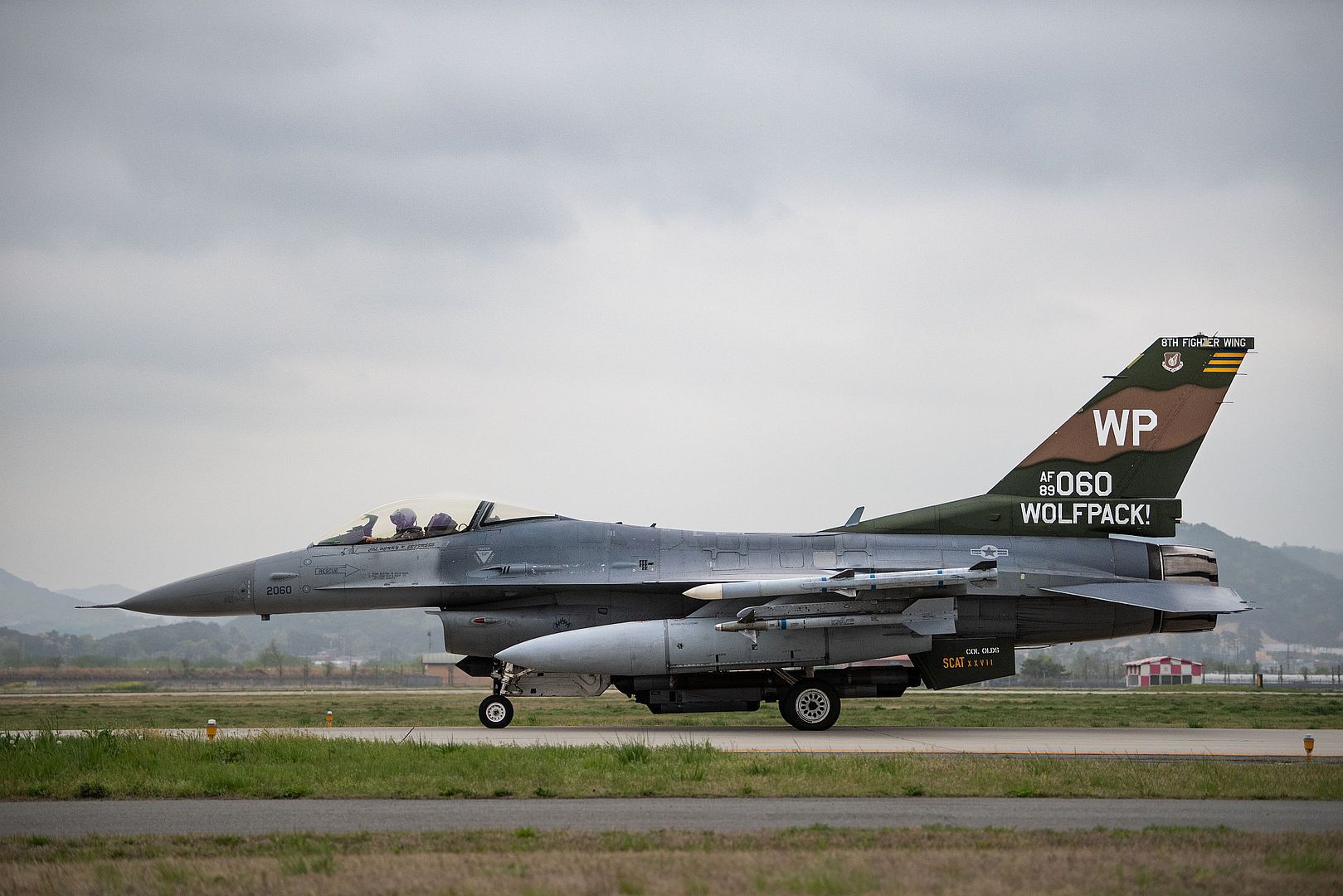 16 Fighting Falcon Decorated With The Flagship Insignia Of The 8th Fighter Wing Kunsan Air Base Republic Of Korea