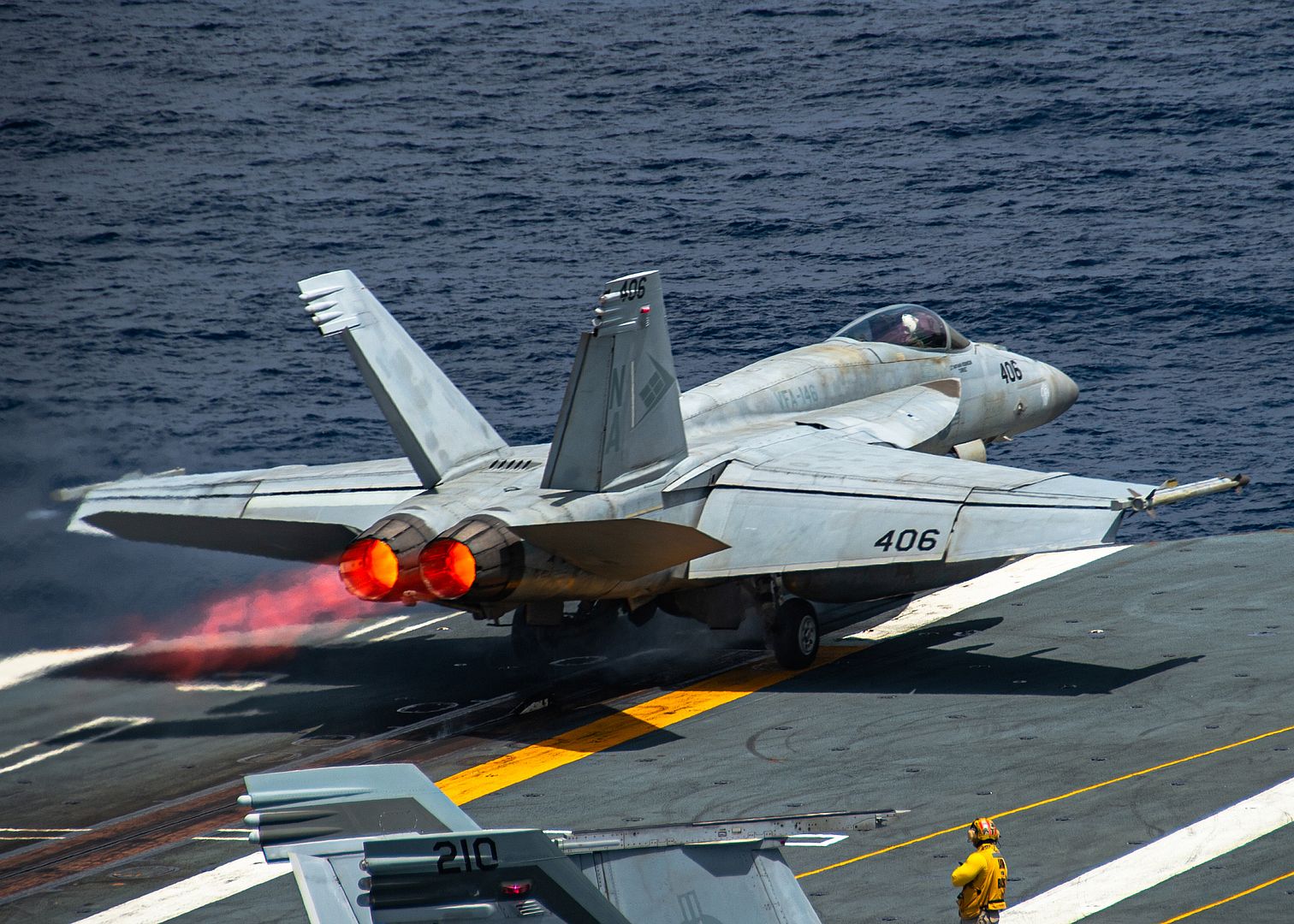 18E Super Hornet From The Blue Diamonds Of Strike Fighter Squadron 146 Launches From The Flight Deck Of The Aircraft Carrier USS Nimitz JDgvucH7xtk78oNmhhrMNL