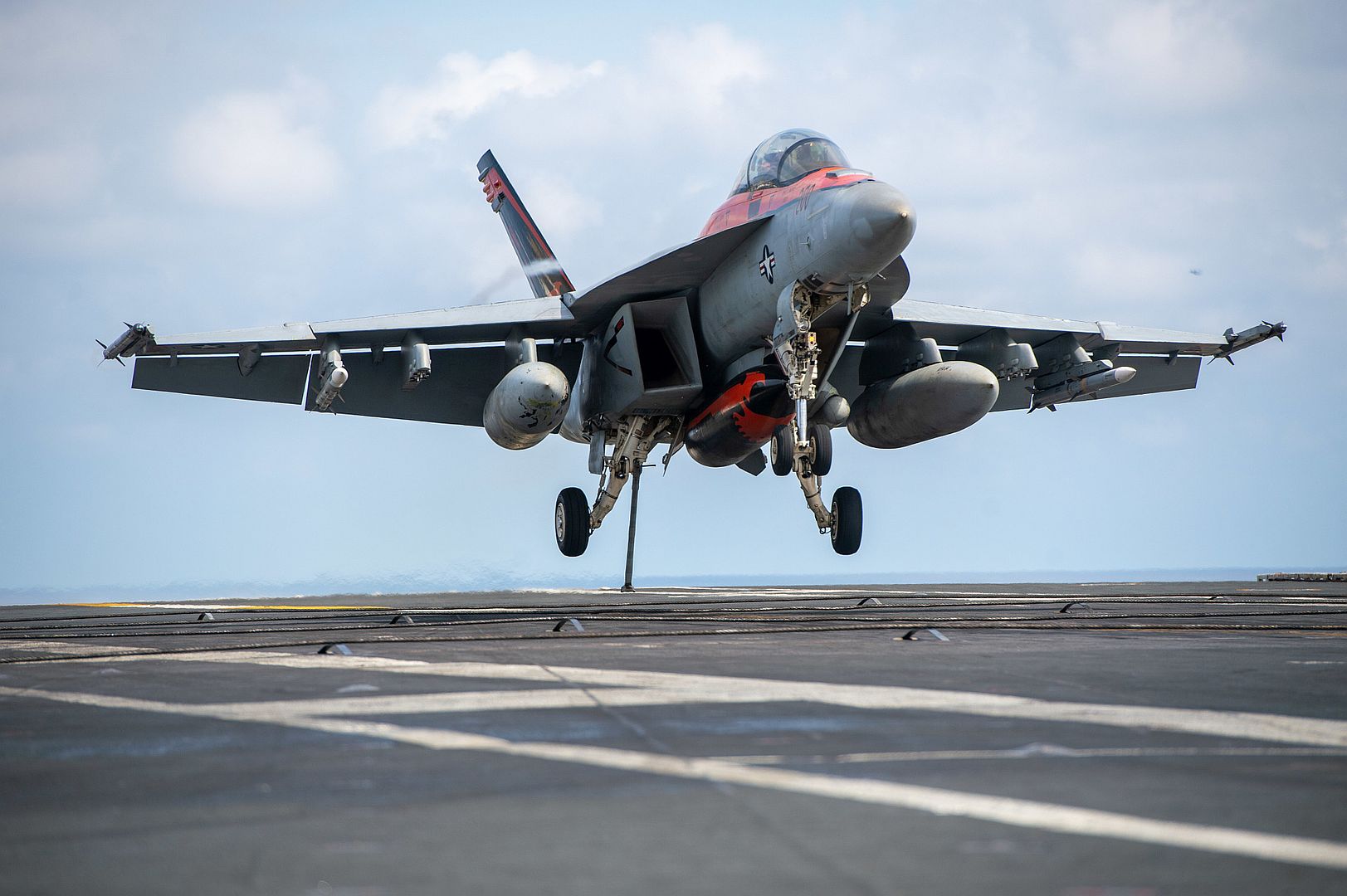 18F Super Hornet From The Mighty Shrikes Of Strike Fighter Squadron 94 Makes An Arrested Landing On The Aircraft Carrier USS Nimitz AxesnnqwsWNUKctjMTRciS