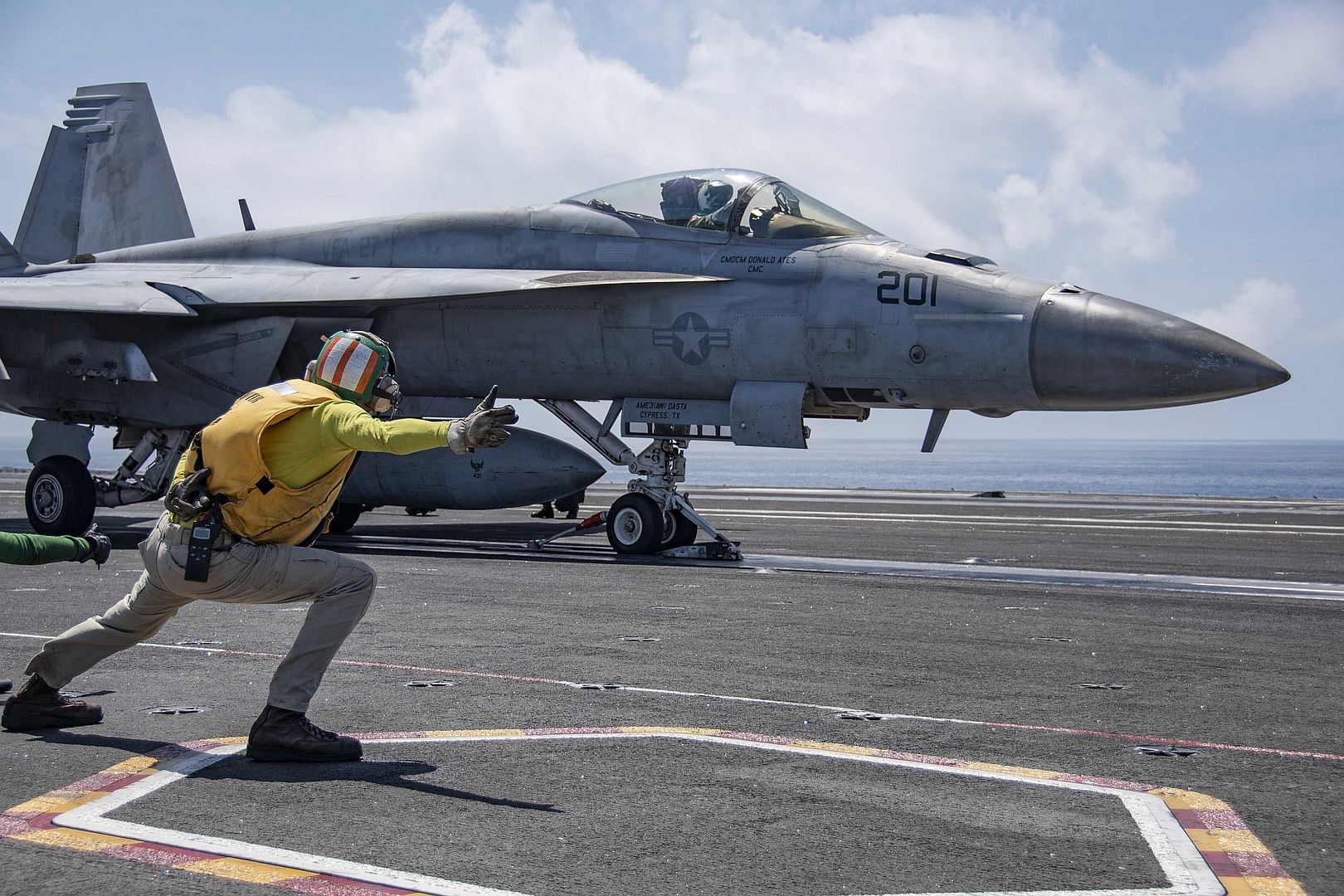 FA 18E Super Hornet Attached To The Royal Maces Of Strike Fighter Squadron 27