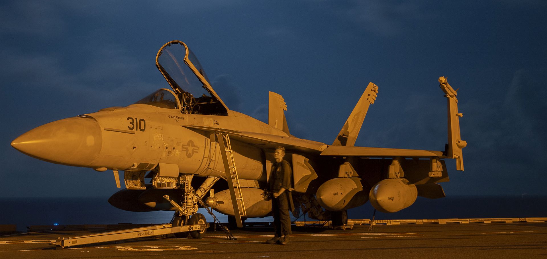 FA 18E Super Hornet From The Kestrels Of Strike Fighter Squadron 137 Sits On The Flight Deck Of The Aircraft Carrier USS Nimitz