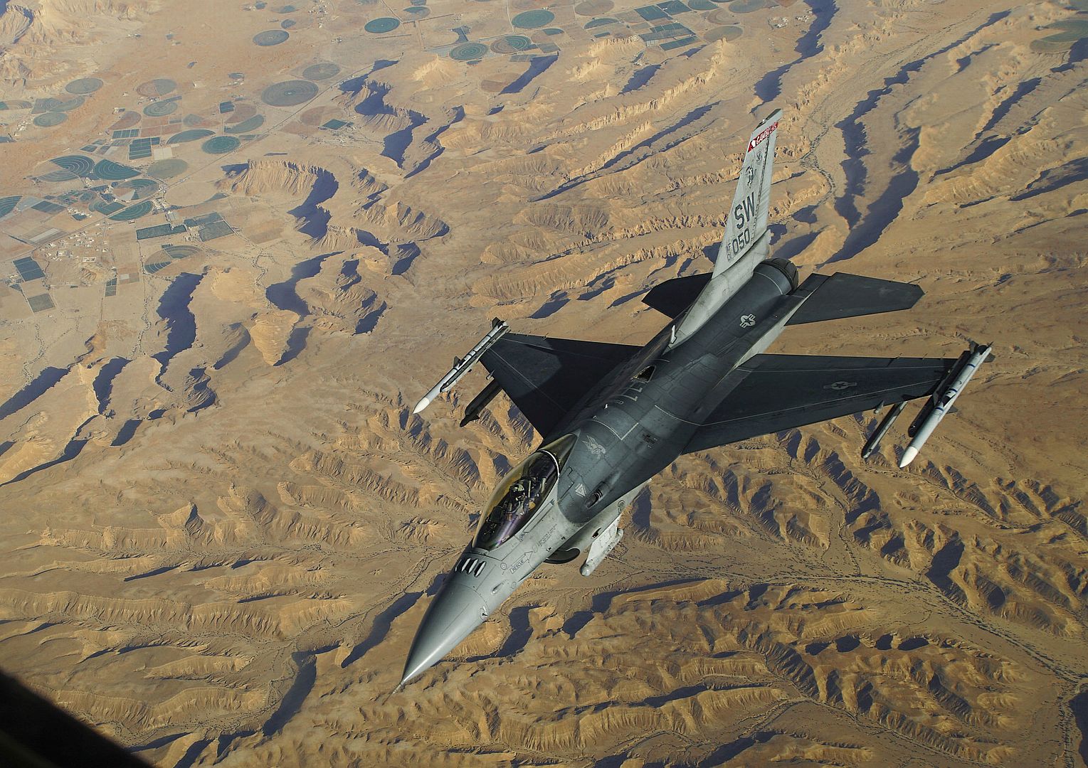 F 16 Fighting Falcon Pilot Assigned To The 77th Expeditionary Fighter Squadron 1 