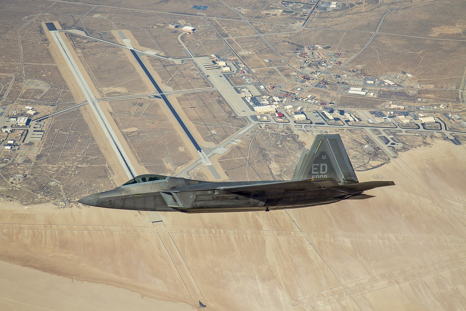 F 22 Edwards