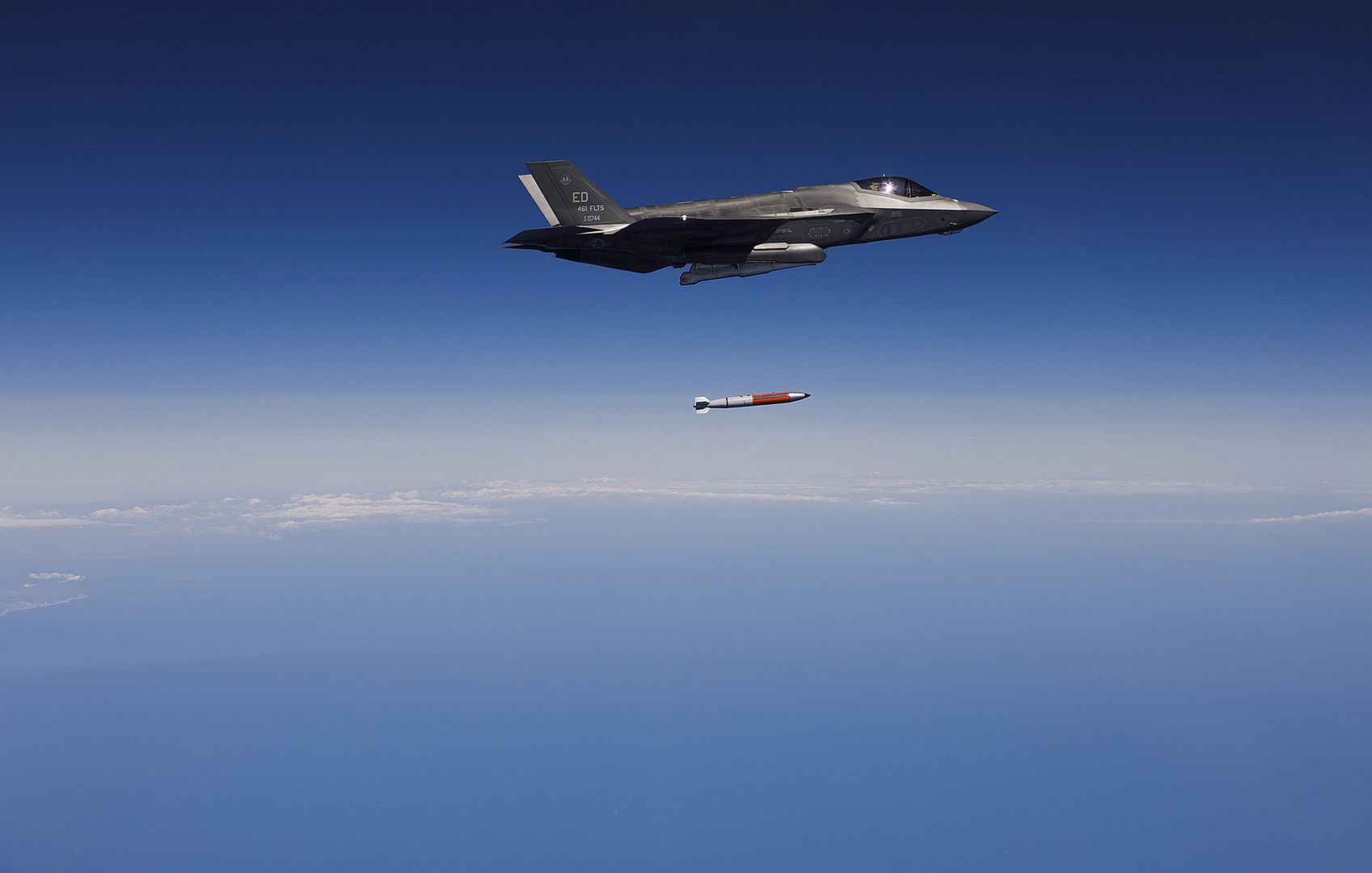 F 35A Releases Ordnance 1pg