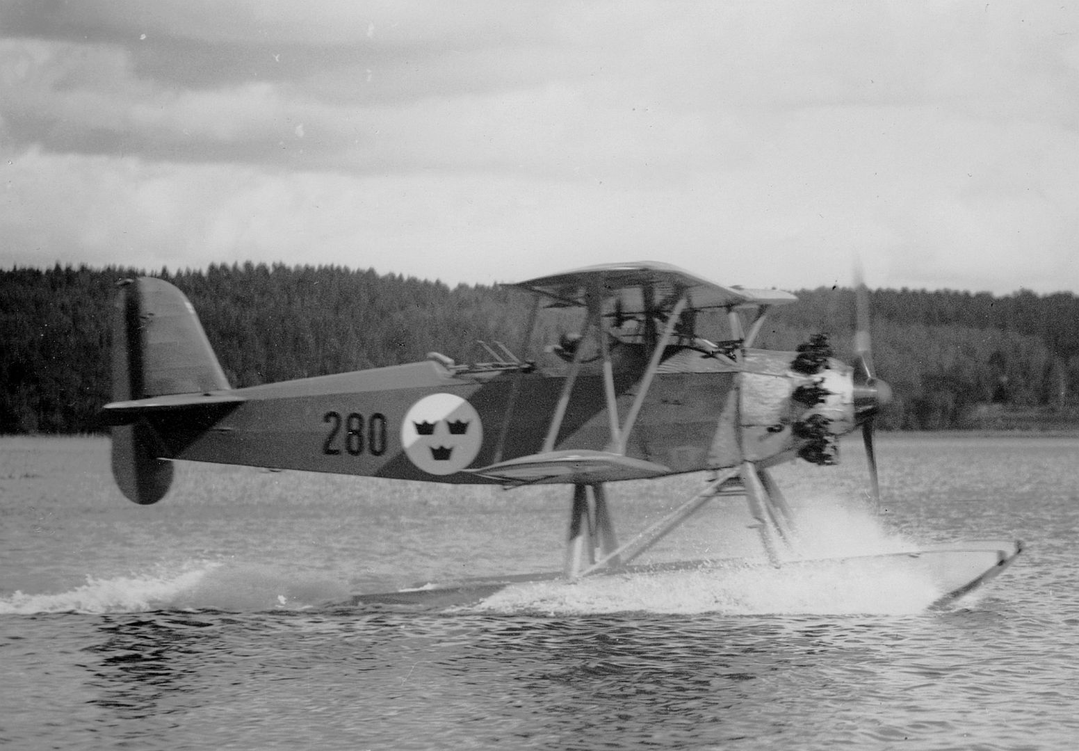 Flygvapnet Hade Under Ren 1928 Till 1937 Sammanlagt Sex Sj Jaktflygplan Av Typ J 4