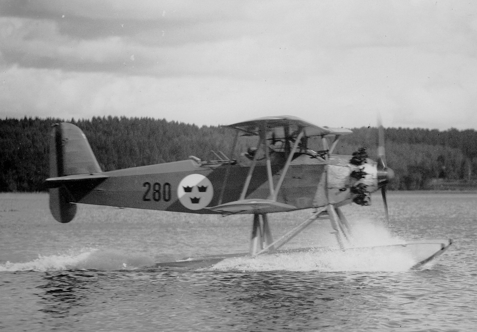 Flygvapnet Hade Under Ren 1928 Till 1937 Sammanlagt Sex Sj Jaktflygplan Av Typ J 4 Flygvapnet Hade Under Ren 1928 Till 1937 Sammanlagt Sex Sj Jaktflygplan Av Typ J 4