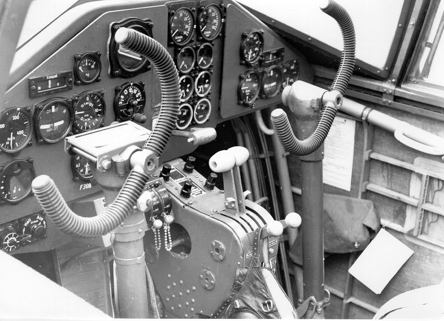  Cockpit