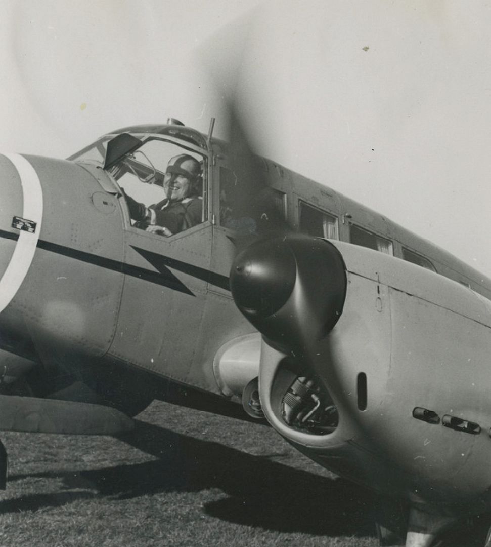 Generalfeldmarschall Albert Kesselring In Zijn Priv Vliegtuig De Siebel104 Generalfeldmarschall Albert Kesselring In Zijn Priv Vliegtuig De Siebel104