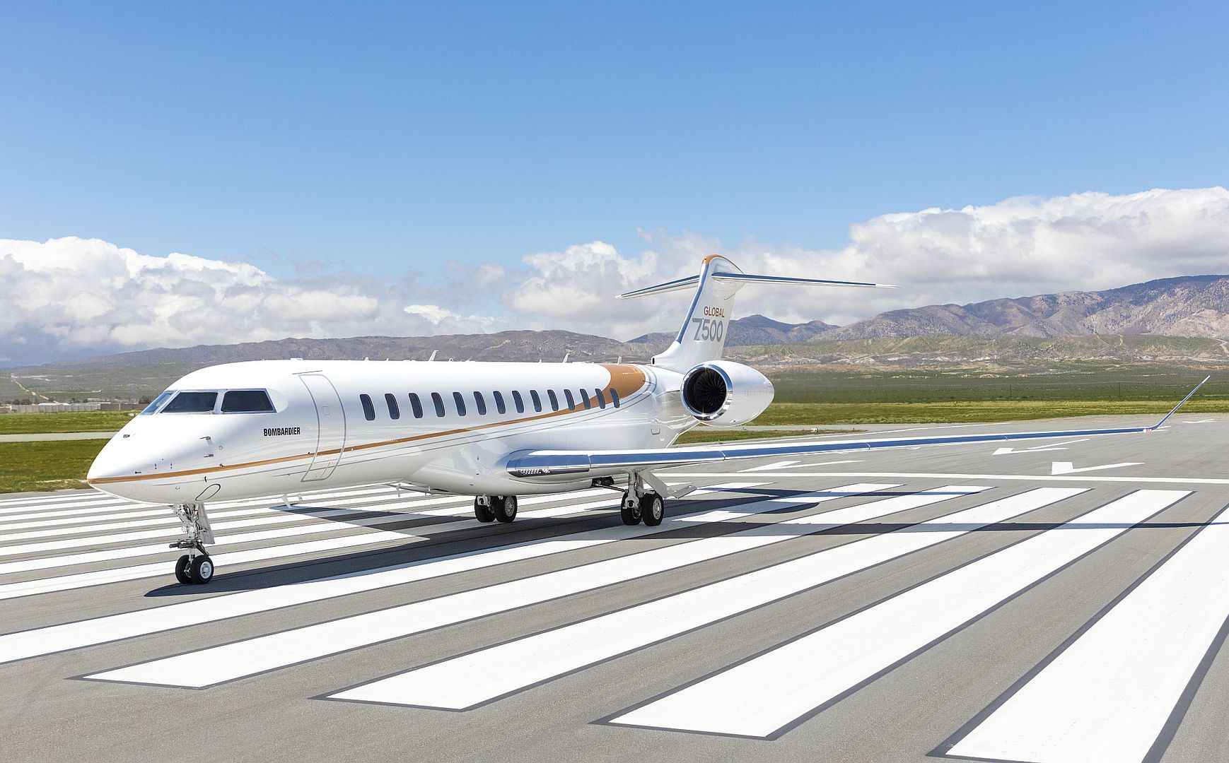 Global 7500 On Ground Side Shot Left Global 7500 On Ground Side Shot Left