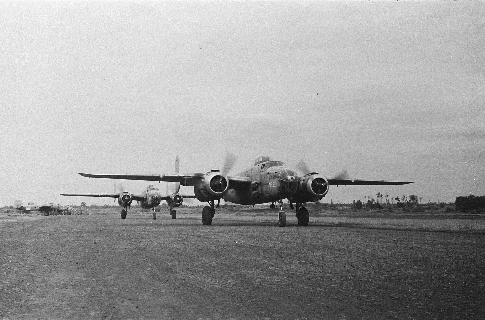 25 Bommenwerpers Op Vliegveld Kemajoran 1947