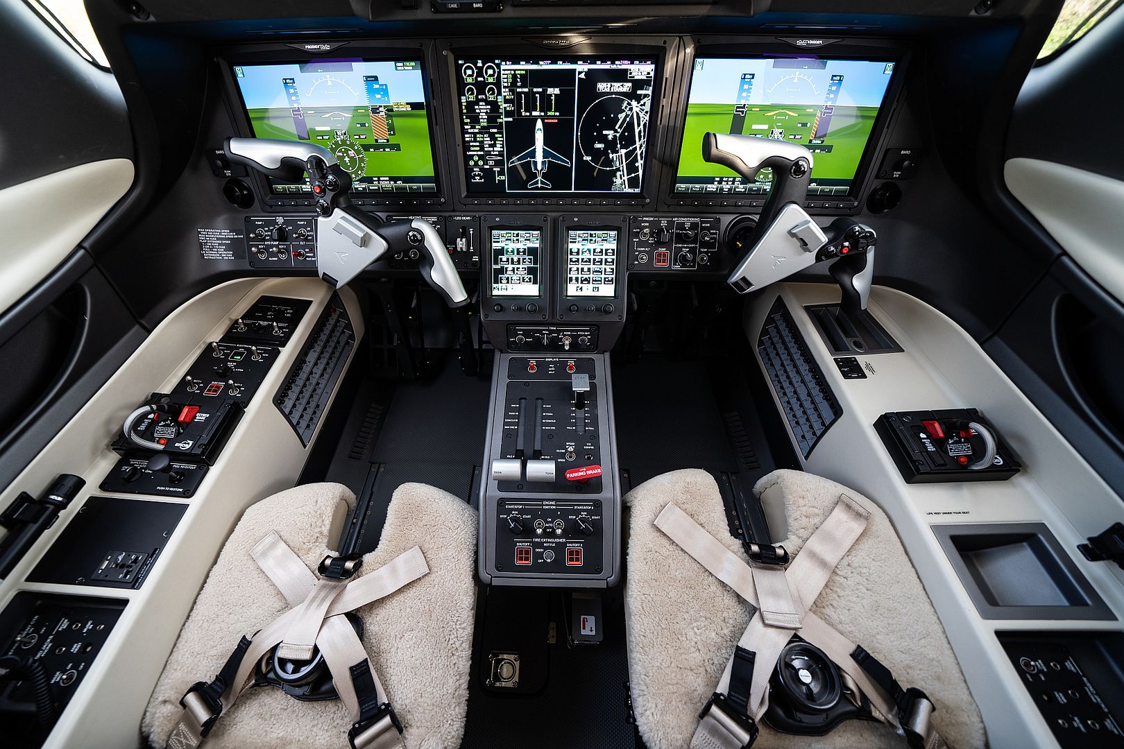 Phenom 300E Cockpit