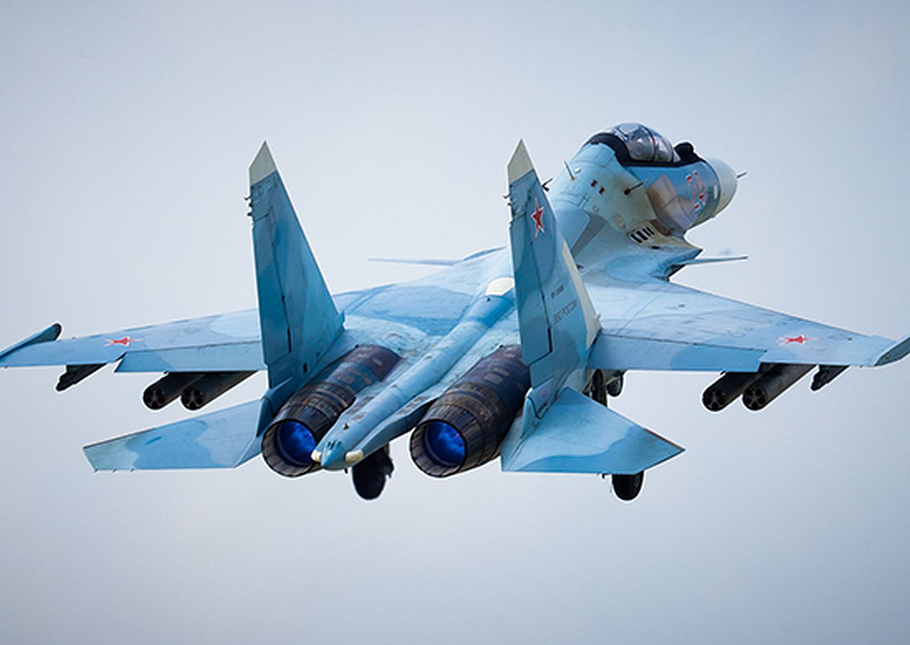 Военные самолеты крыма. Су-34 Авиадартс. Истребитель Су-35. Су-27 и б-52. Бомбардировщик Су-34 Авиадартс.