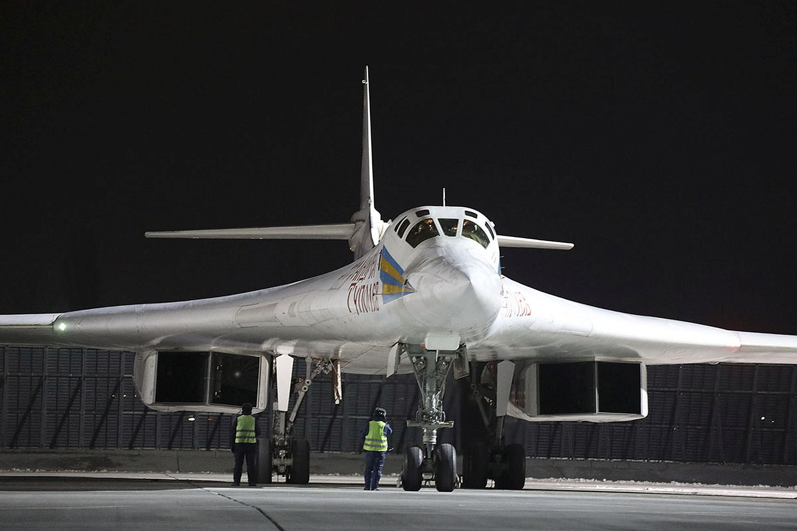 Скорость самолета лебедь. Белый лебедь самолет ту 160. Ту-160м белый лебедь. Стратегический бомбардировщик России ту 160. Ту-160м.