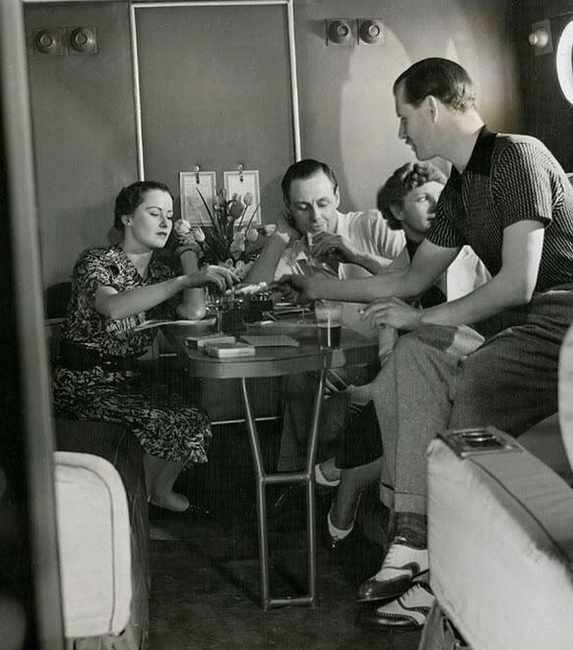 23 Smoking Saloon 23 Smoking Saloon