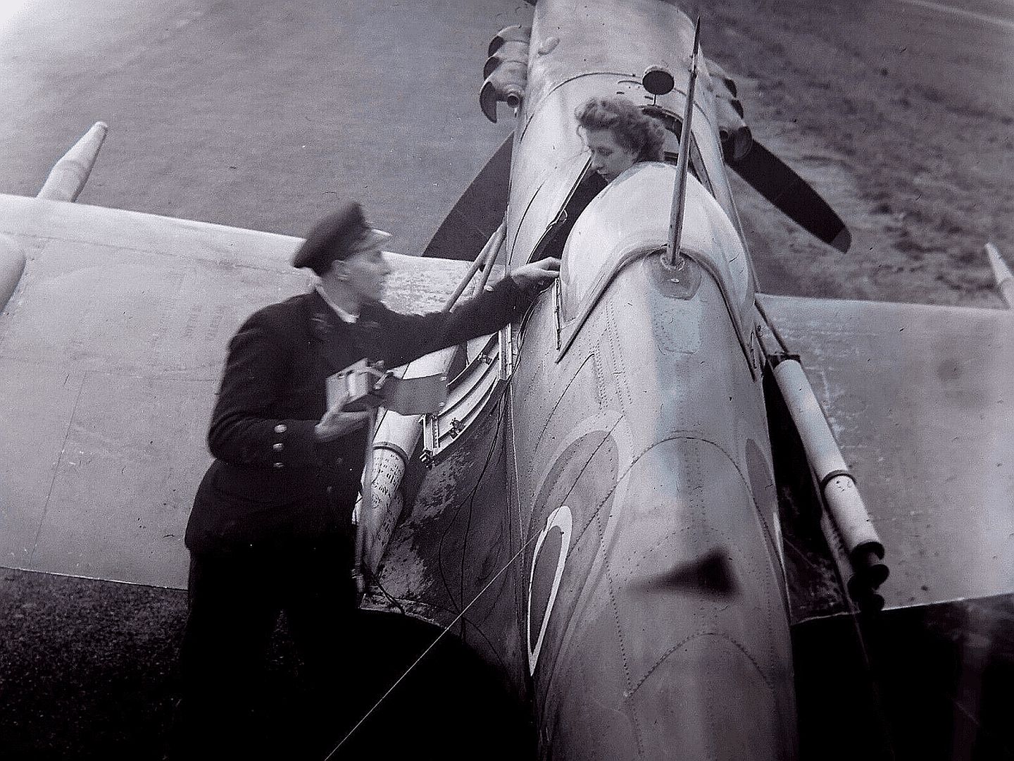 https://hosting.photobucket.com/images/ii120/Duggy009/Spitfire_rockets.jpg?width=1920&height=1080&fit=bounds