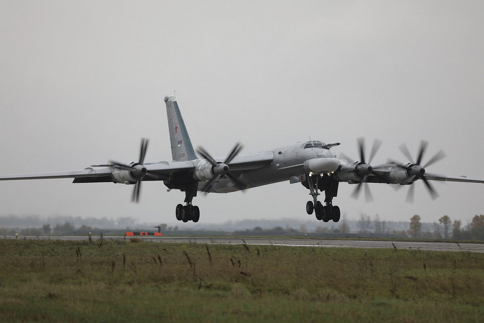 Tu 95MS Strategic Missile Carriers Performed Flights In Conditions Of A Meteorological Minimum In The Amur Region 1