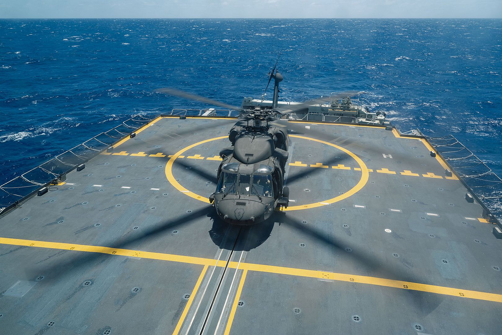  Army S 25th Combat Aviation Brigade Lands On The Flight Deck Of Royal Canadian Navy Ship Max Bernays