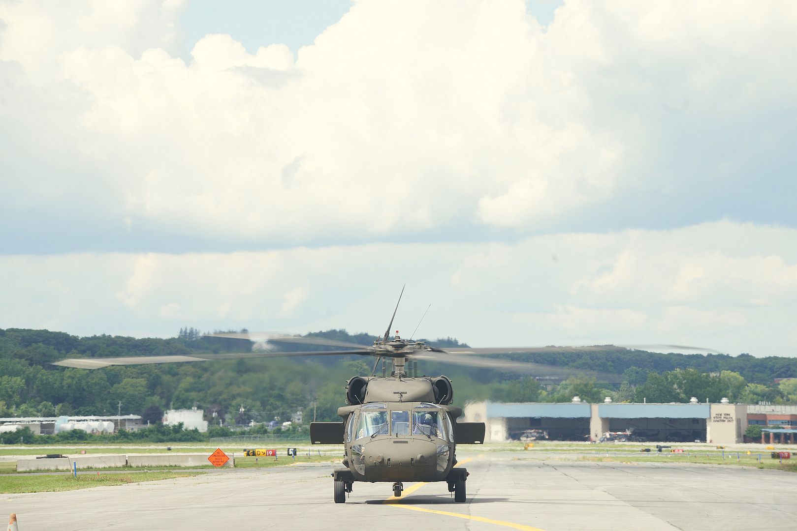 UH 60M Blackhawk New From The Manufacturer Lands To Army Aviation Support Facility