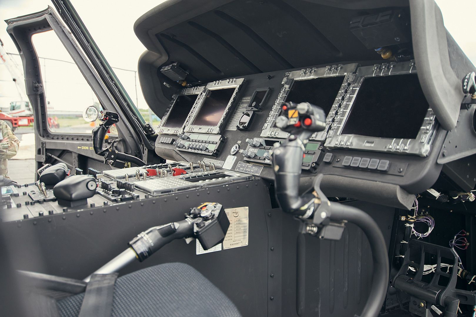 UH 60M Blackhawk New From The Manufacturer Lands To Army Aviation Support Facility 1