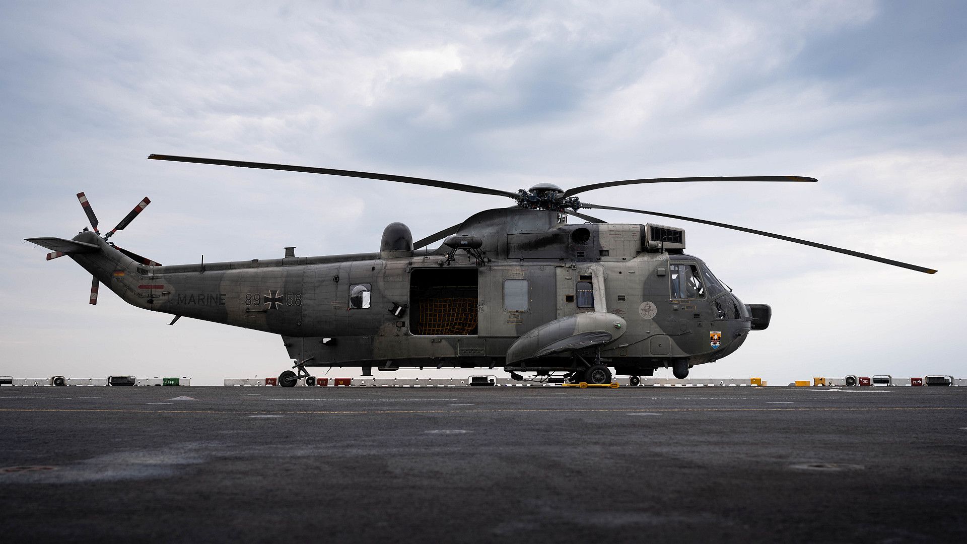 Class Amphibious Assault Ship USS Kearsarge Class Amphibious Assault Ship USS Kearsarge