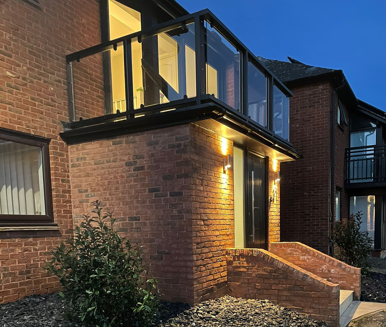 Installing-glass-balustrades-to-flat-roof