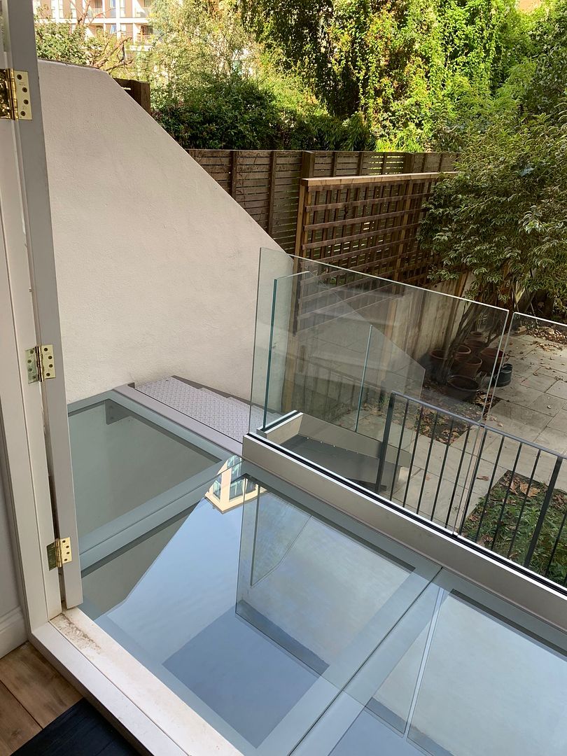 glass-floor-balcony-london