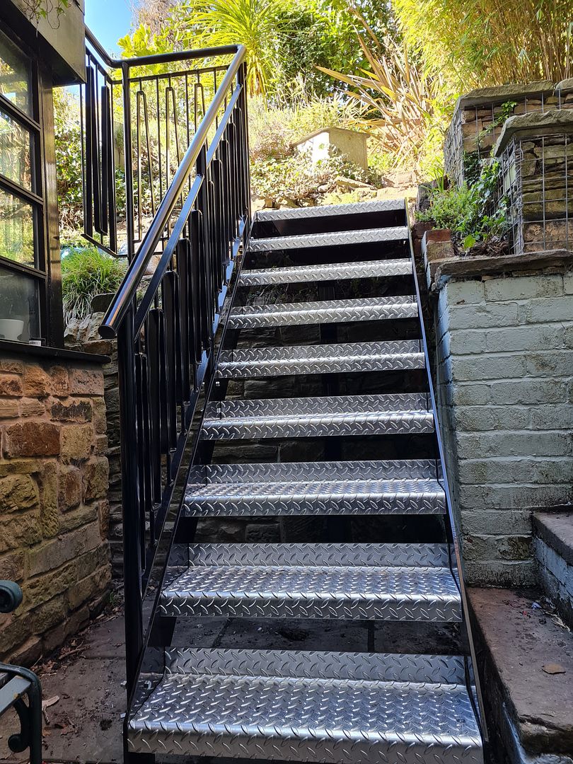 steel-staircase-outdoor-durable