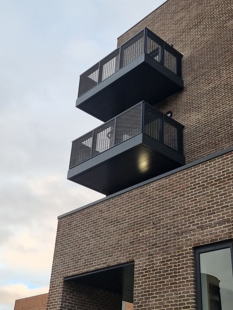 cantilever-metal-balcony