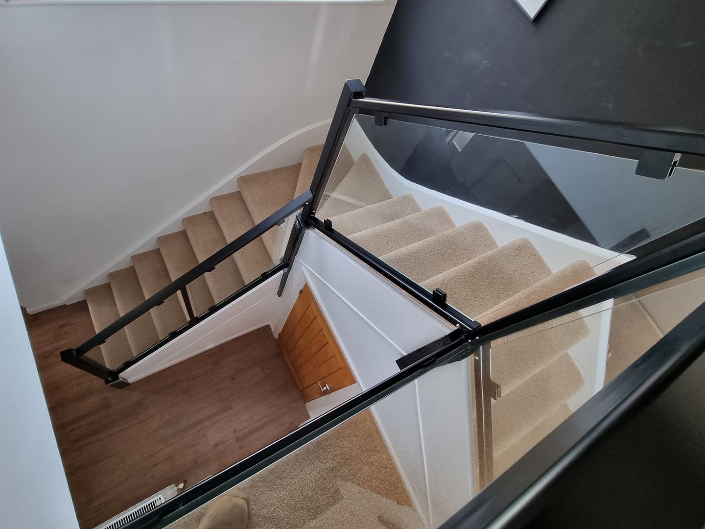 metal-glass-staircase-balustrade