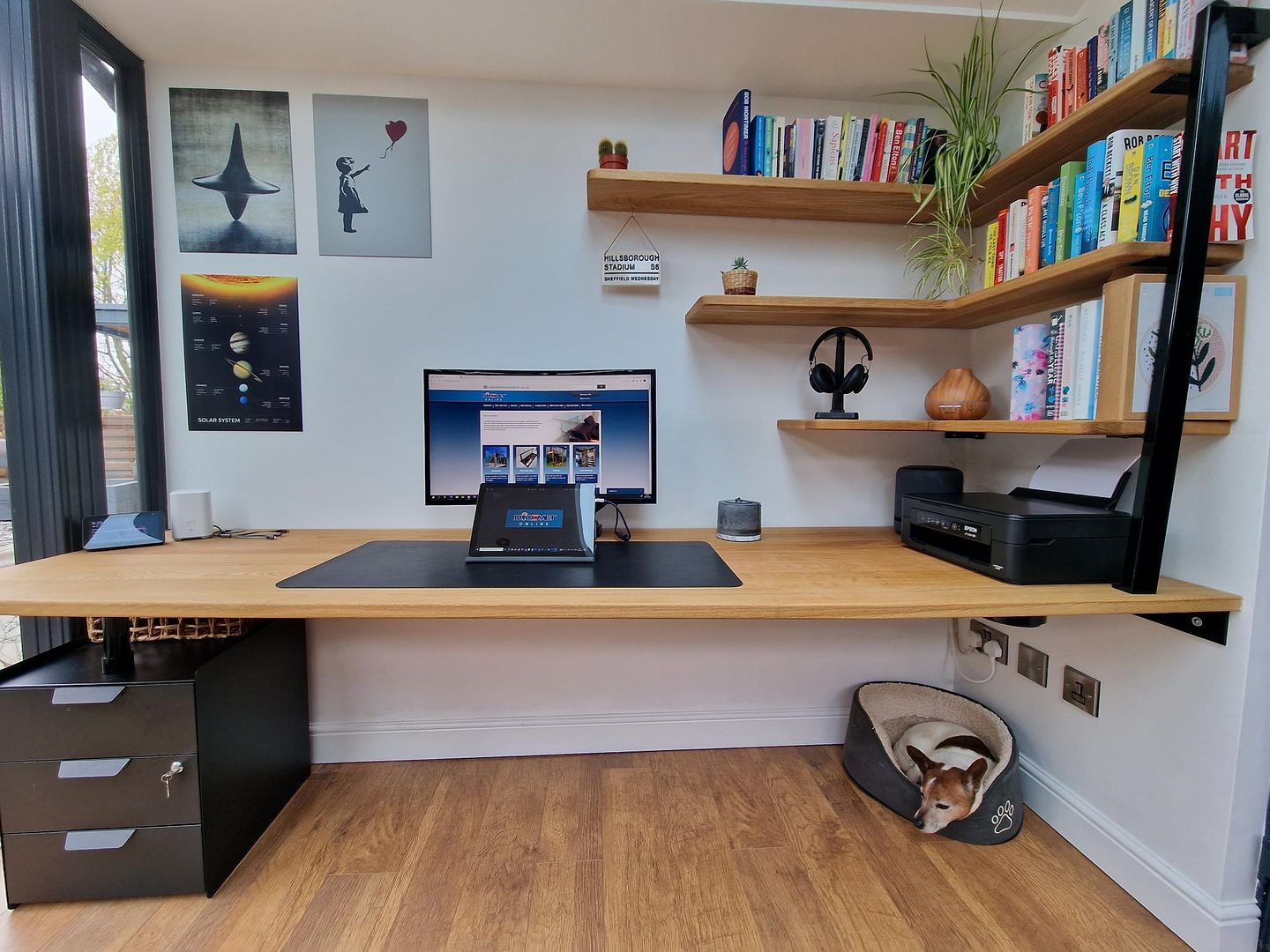 custom-office-desk-floating-oak-shelves