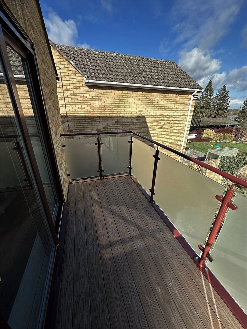 walkout-balcony-privacy-glass