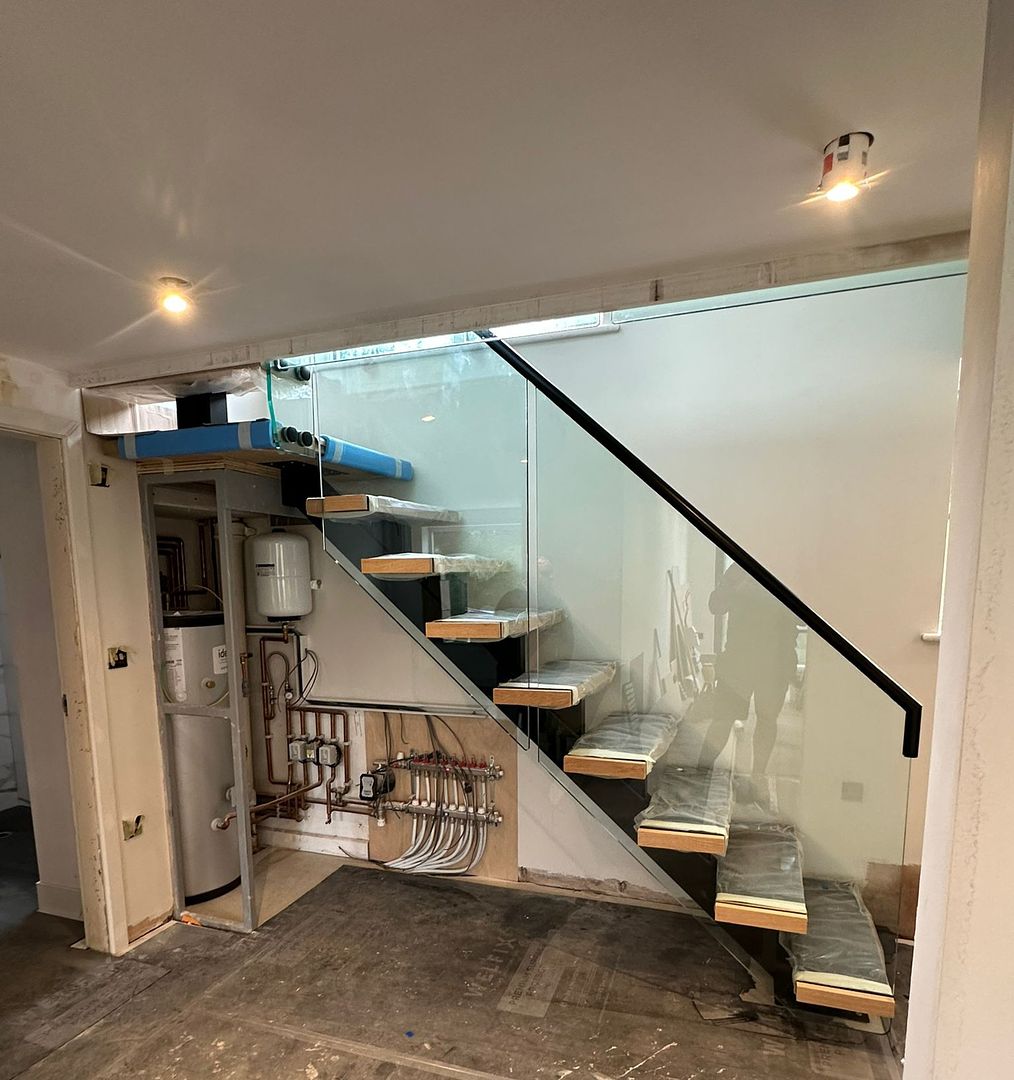 steel-spine-oak-glass-staircase