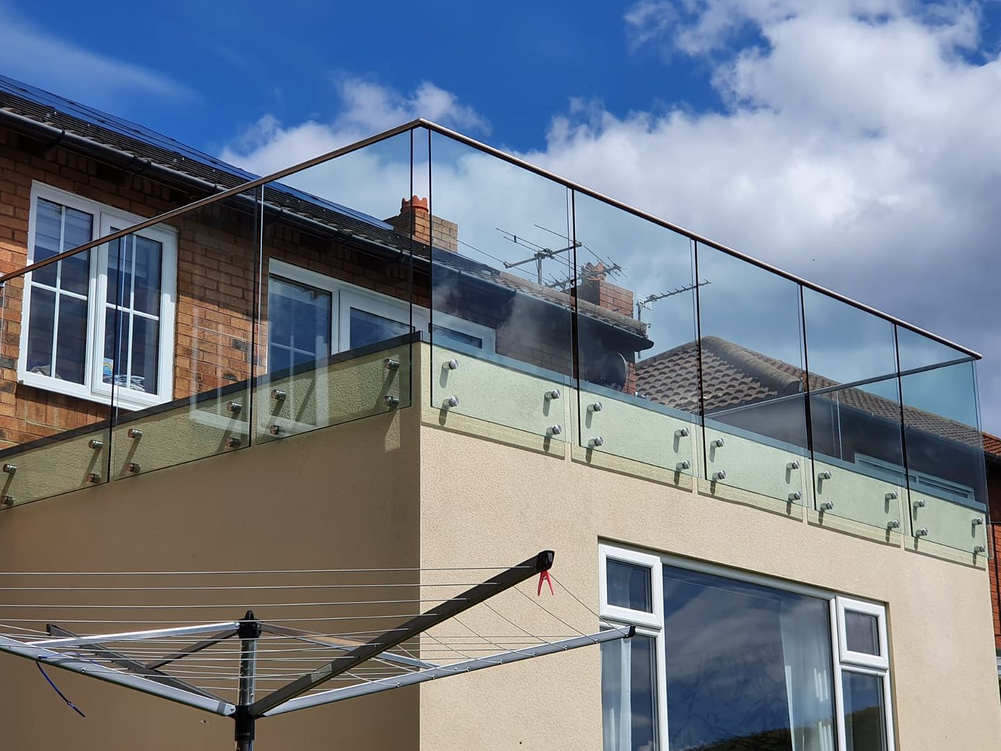 frameless-glass-side-fixed-balcony
