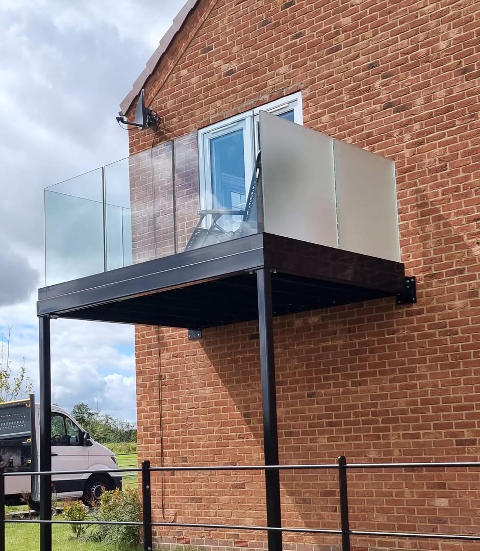 walkout-balcony-york-frameless-balustrade