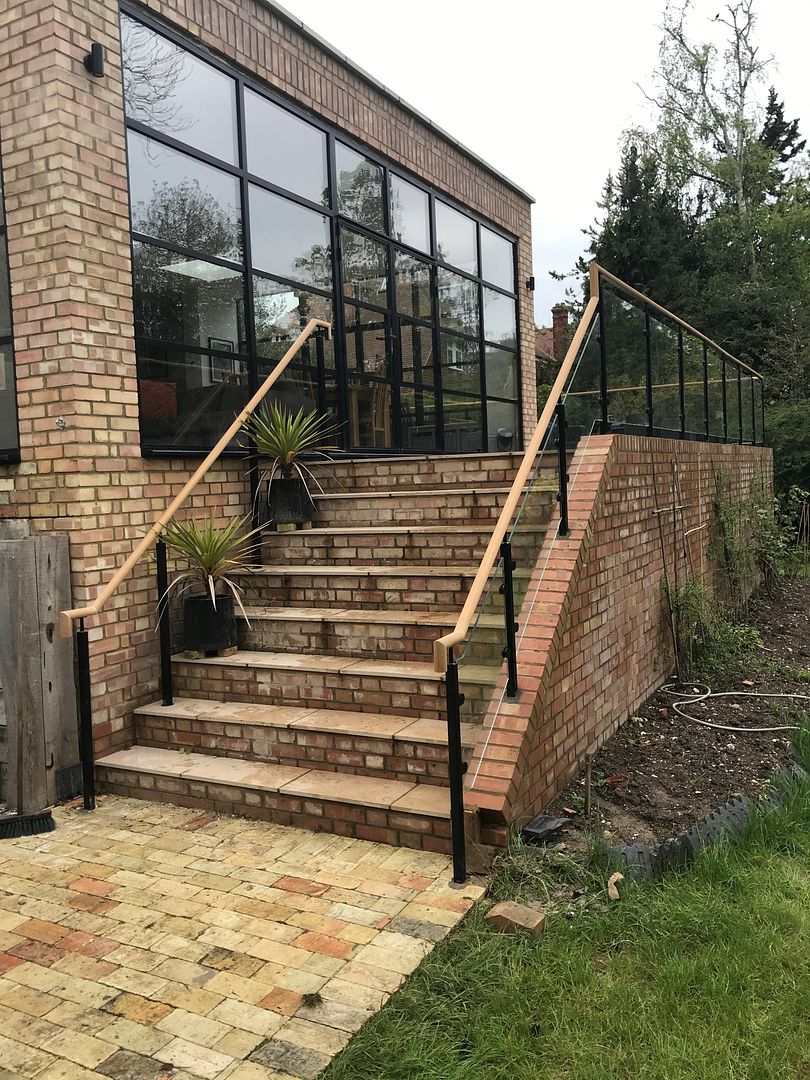 timber-handrail-glass-balustrade