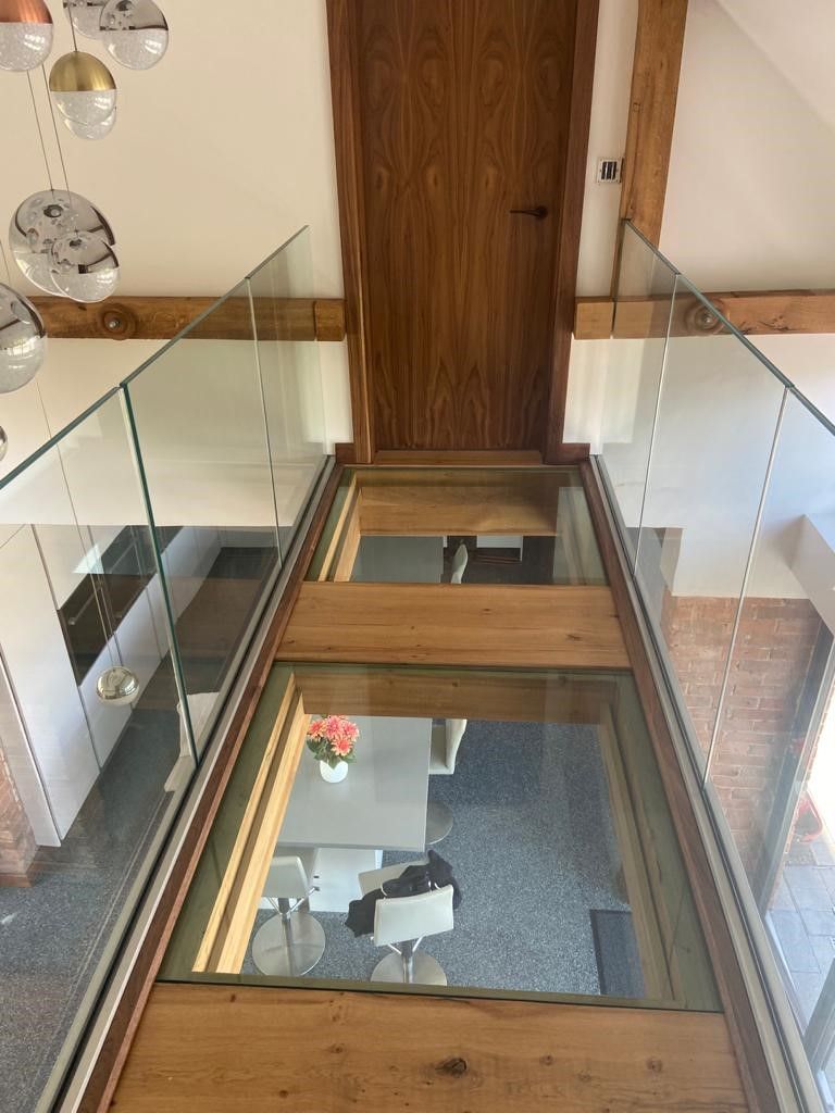 frameless-balustrade-glass-landing