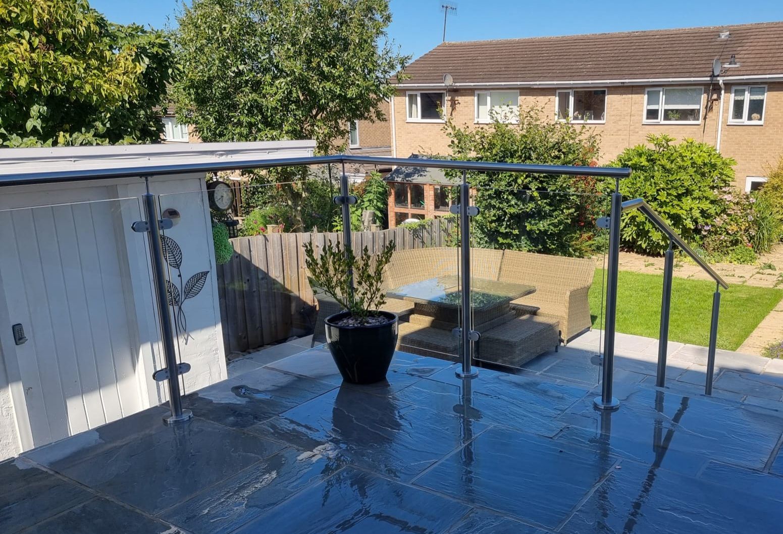 installing-glass-balustrade-patio-flag-slabs