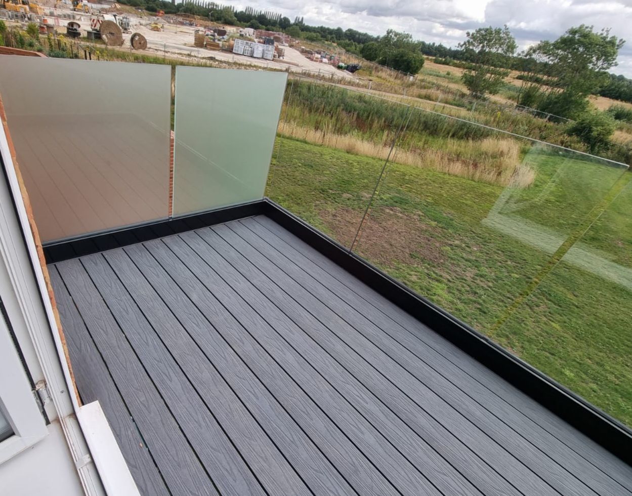 privacy-glass-balcony-balustrade