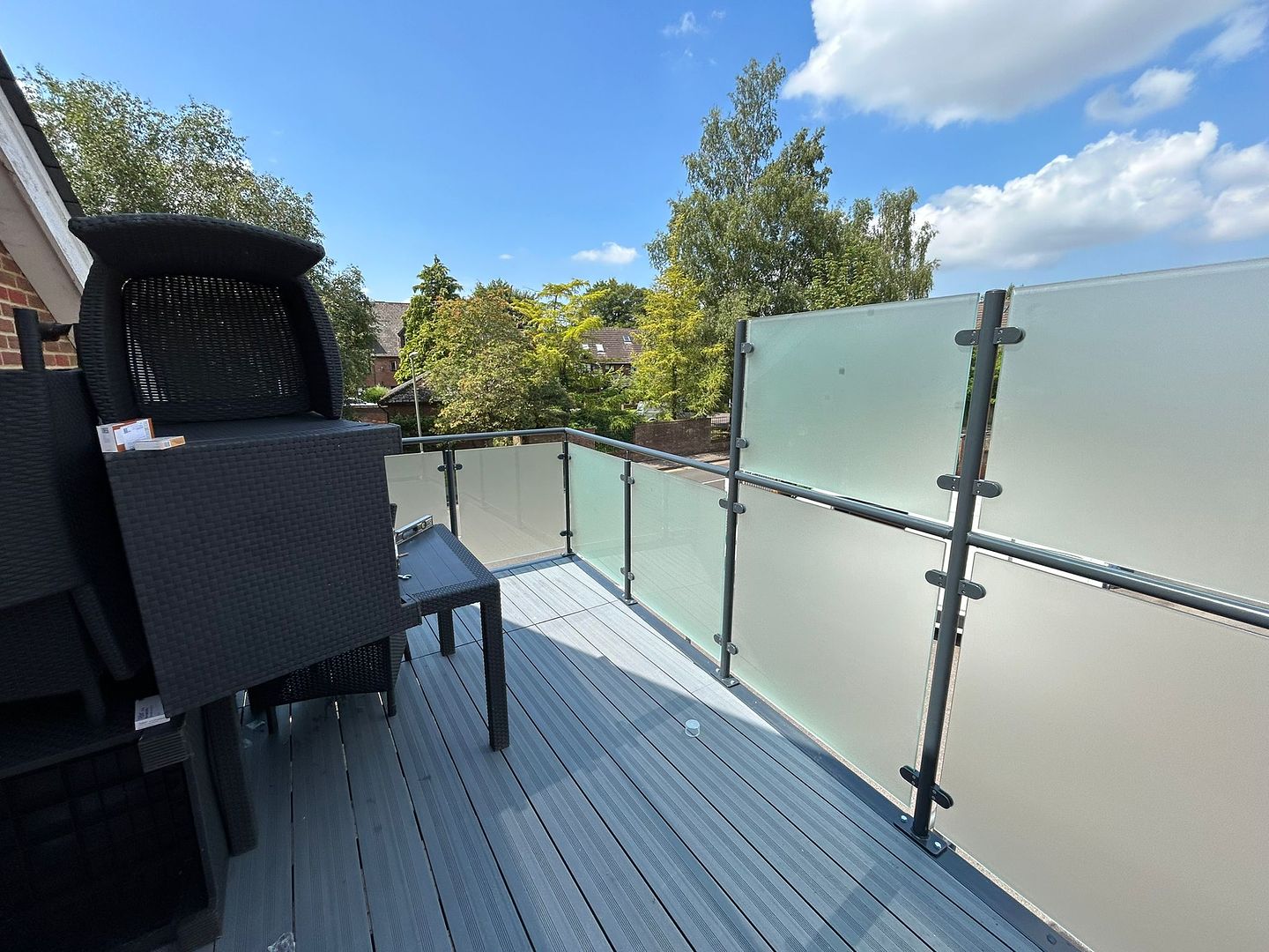 Balcony-Frosted-Glass-Privacy-Screen