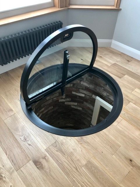 hinged-circular-glass-hatch