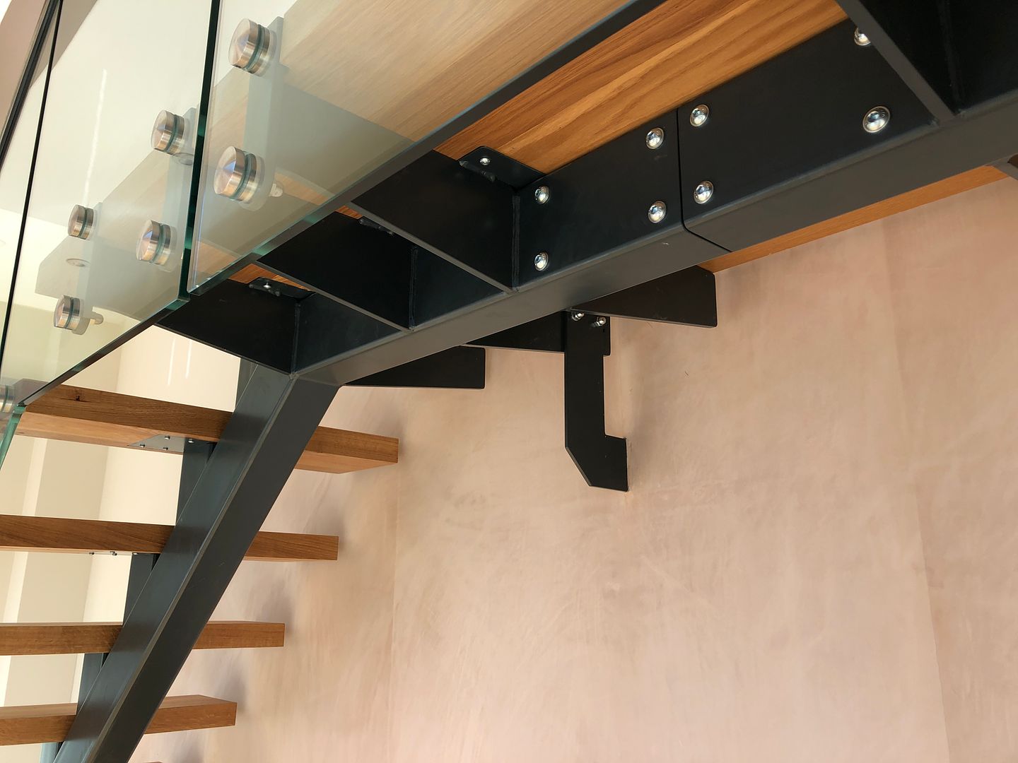 bespoke-floating-staircase